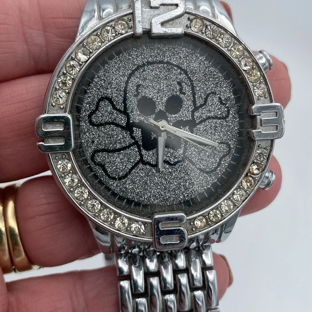 Men’s skull & crossbones bling large face wristwatch stainless steel back& band